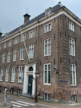 Walenweeshuis/Maison Descartes building exterior, Amsterdam